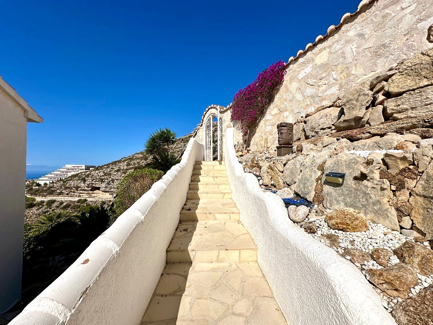  Chalet en venta directa con Plusvillas – C4165* – Villa con 3 dormitorios y 2 baños en Benitachell, (Costa Blanca), zona Dalias CDS 