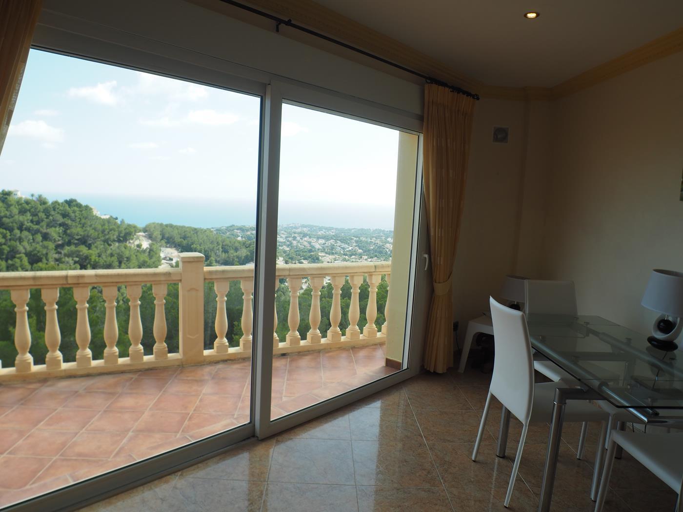  Chalet en venta directa con Plusvillas – C19015* – Villa con 4 dormitorios y 3 baños en Moraira-Teulada, (Costa Blanca), zona Benimeit 