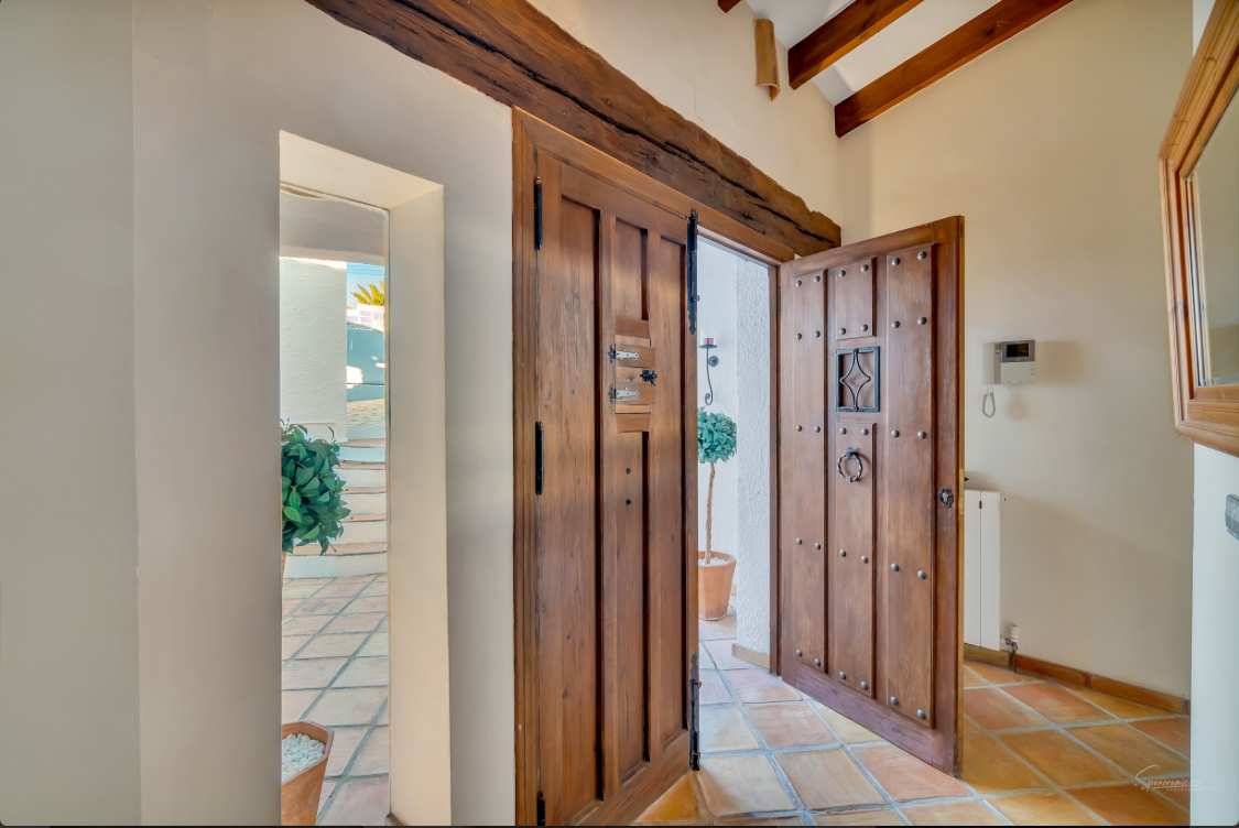  Chalet en venta directa con Plusvillas – C4149* – Villa con 5 dormitorios y 4 baños en Moraira, (Costa Blanca), zona Alcasar 