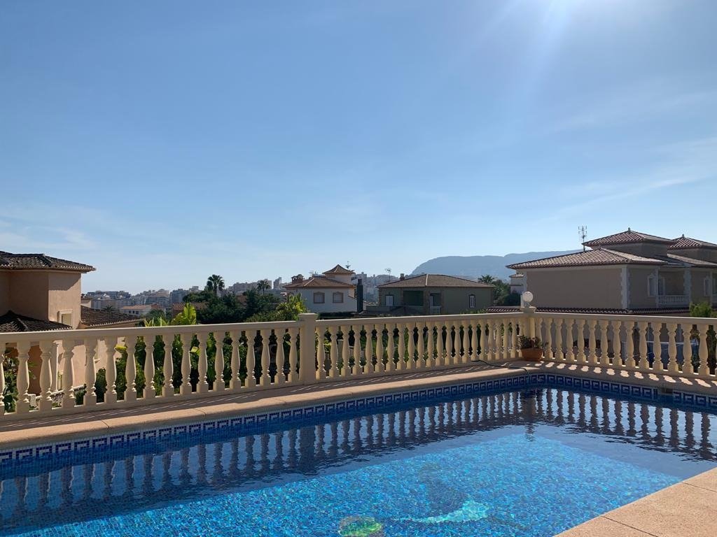  Chalet en venta directa con Plusvillas – C23048* – Villa con 4 dormitorios y 3 baños en Calpe, (Costa Blanca), zona Garduix 