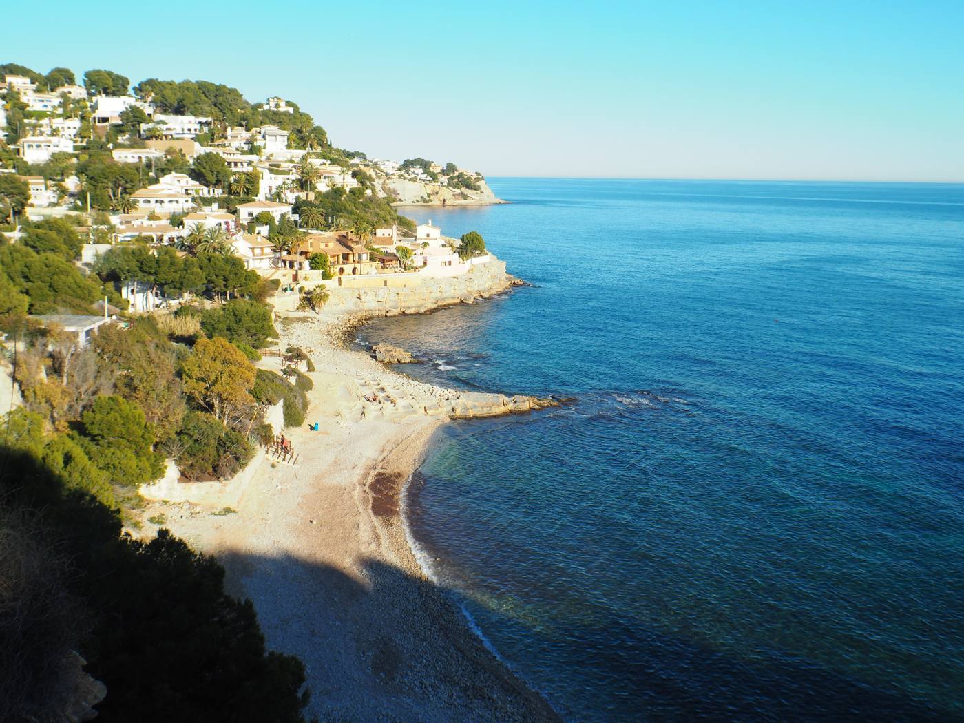  Chalet en venta directa con Plusvillas – C19015* – Villa con 4 dormitorios y 3 baños en Moraira-Teulada, (Costa Blanca), zona Benimeit 