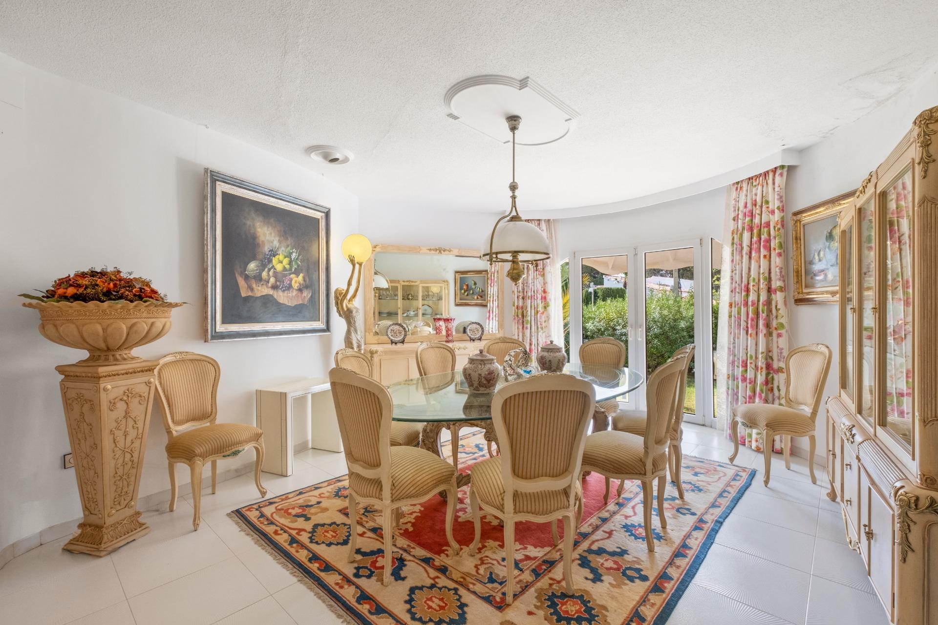  Chalet en venta directa con Plusvillas – C17345* – Villa con 5 dormitorios y 4 baños en Altea, (Costa Blanca), zona Altea La Vella 