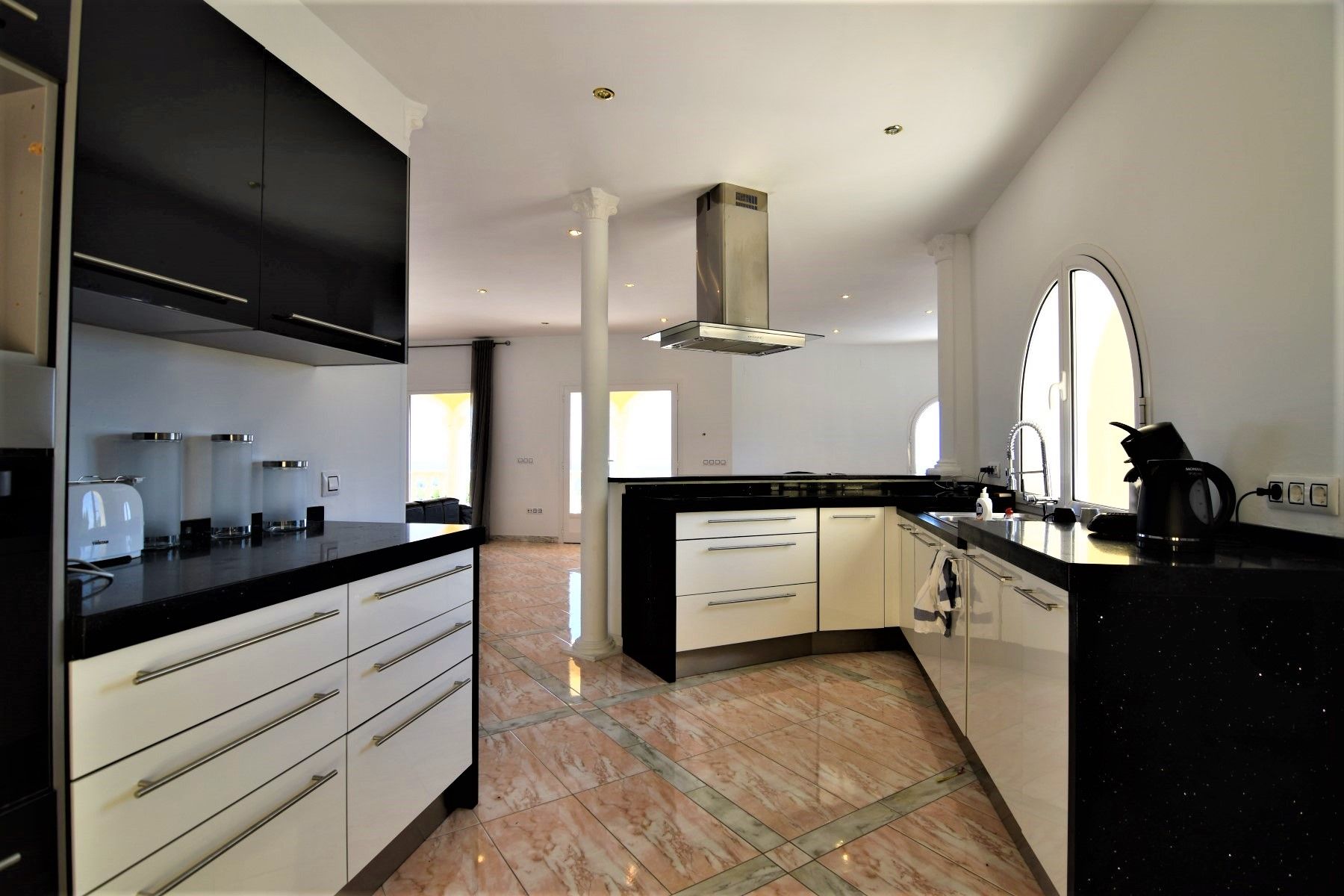  Chalet en venta directa con Plusvillas – C20008* – Villa con 4 dormitorios y 4 baños en Calpe, (Costa Blanca), zona Tosal de la Cometa 