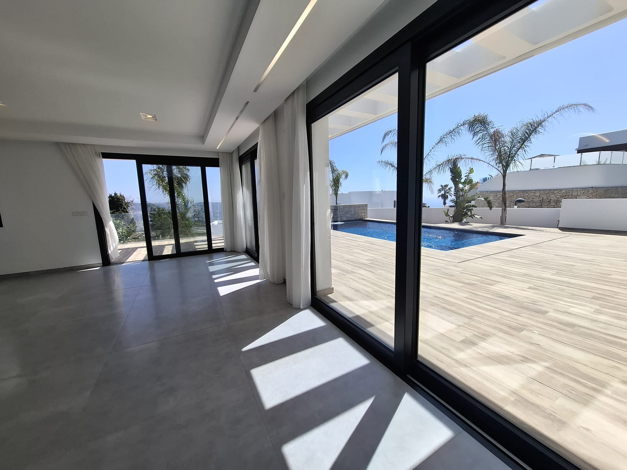  Villa en venta directa con Plusvillas- C47*-Villa de nueva construcción con 4 dormitorios y vistas al mar en Moraira (Costa Blanca) 