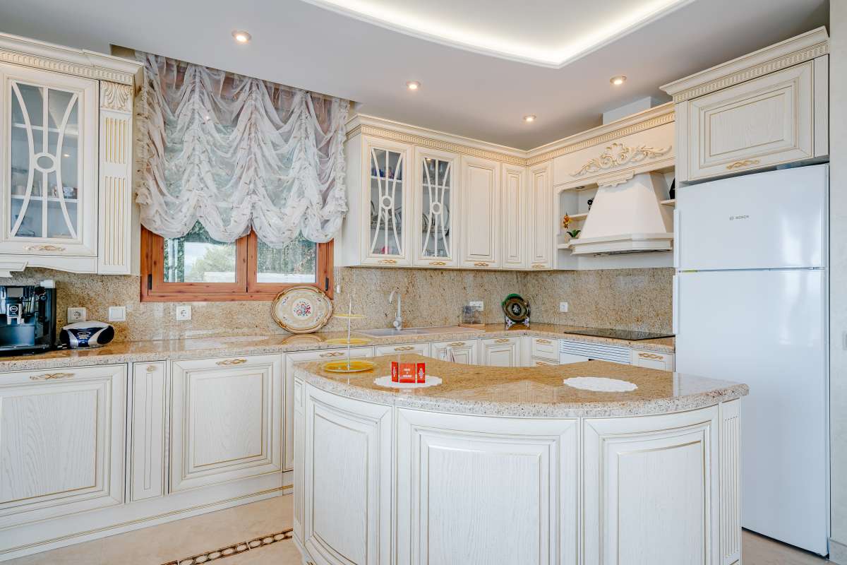  Chalet en venta directa con Plusvillas – C22035* – Villa con 5 dormitorios y 5 baños en Calpe, (Costa Blanca), zona Calpe 