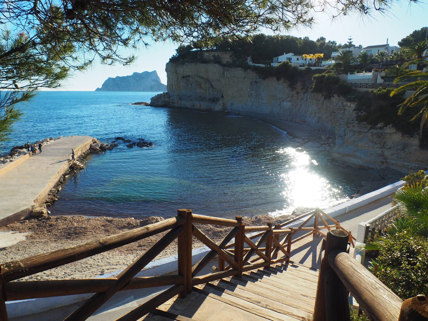  Chalet en venta directa con Plusvillas – C19015* – Villa con 4 dormitorios y 3 baños en Moraira-Teulada, (Costa Blanca), zona Benimeit 