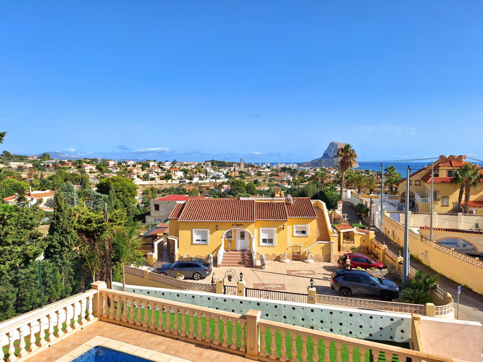  Chalet en venta directa con Plusvillas – C35041* – Villa con 6 dormitorios y 4 baños en Calpe, (Costa Blanca), zona Zona Residencial 