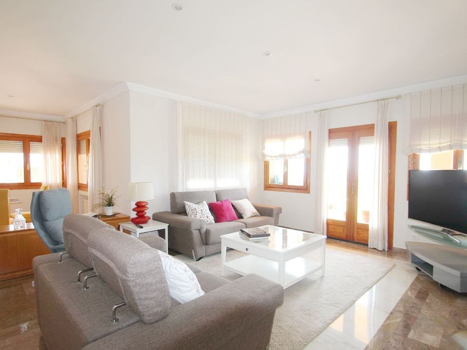  Chalet en venta directa con Plusvillas – C23088* – Villa con 5 dormitorios y 5 baños en Calpe, (Costa Blanca), zona Calpe 