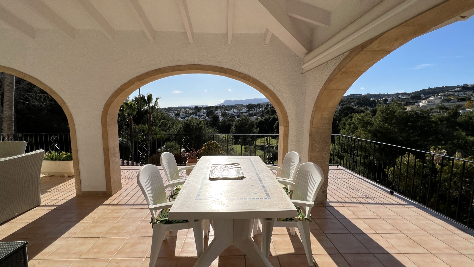  Chalet en venta directa con Plusvillas – C4103* – Villa con 6 dormitorios y 4 baños en Benissa Costa, (Costa Blanca), zona San Jaime 