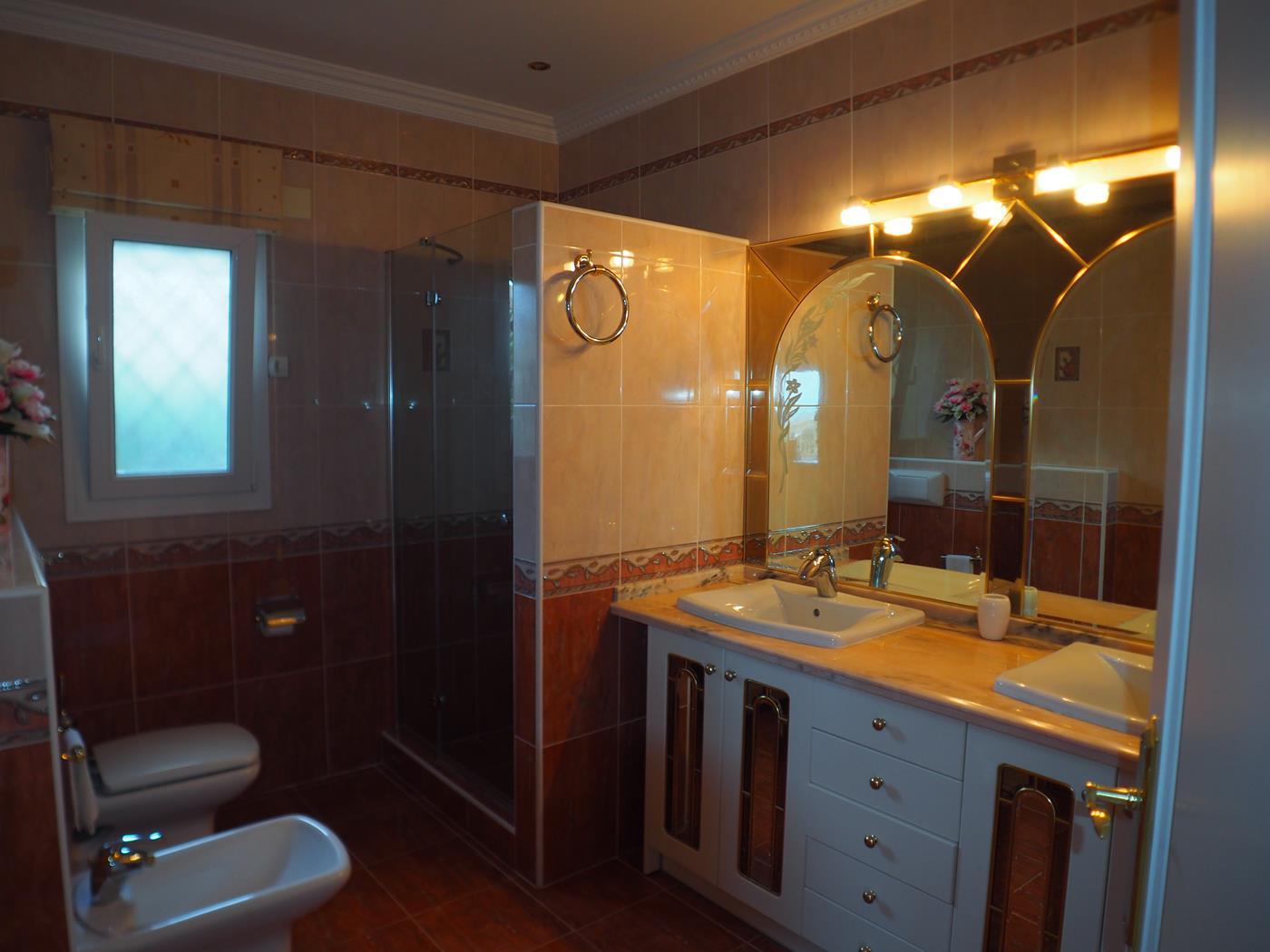  Chalet en venta directa con Plusvillas – C19015* – Villa con 4 dormitorios y 3 baños en Moraira-Teulada, (Costa Blanca), zona Benimeit 