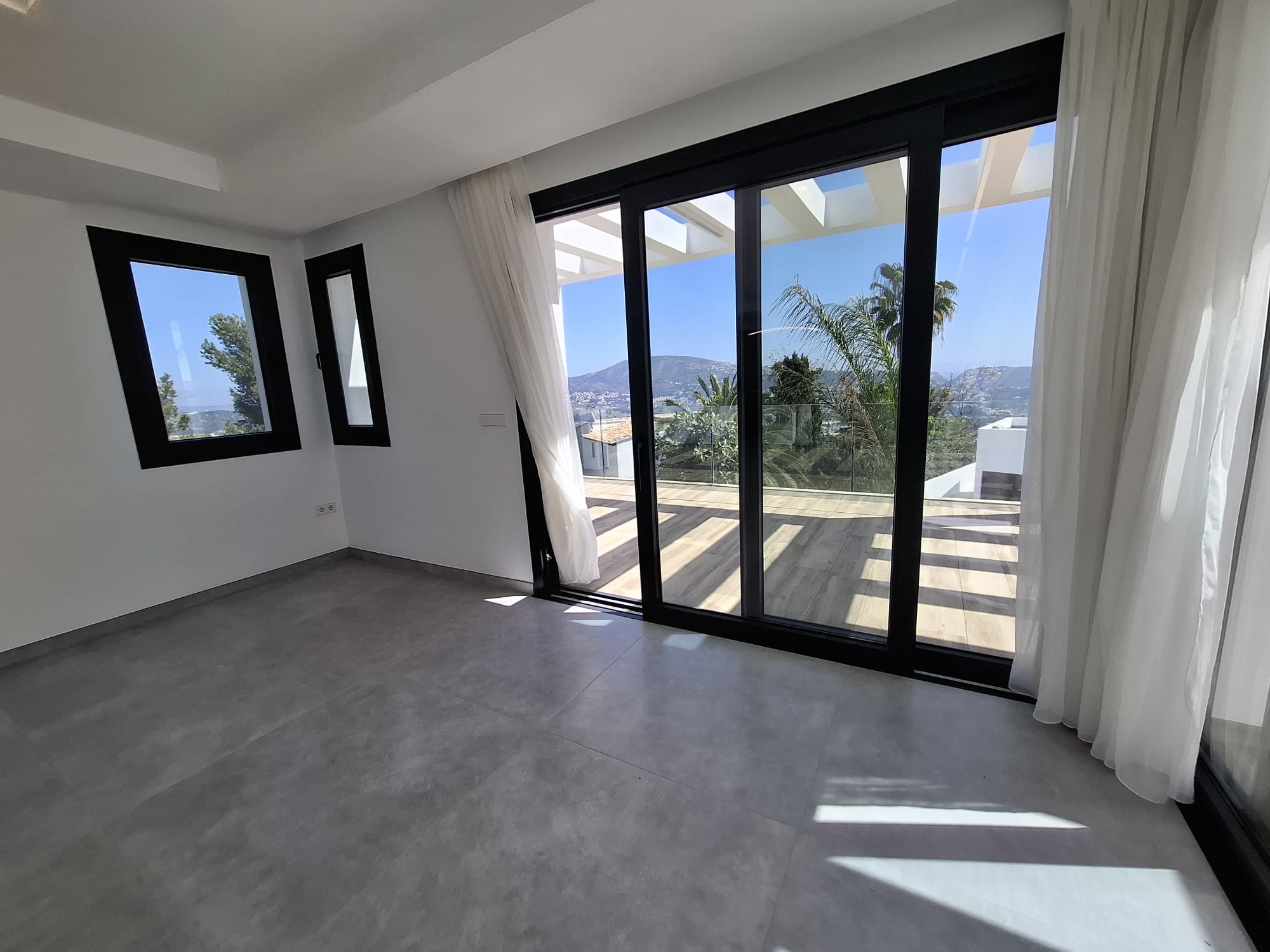  Villa en venta directa con Plusvillas- C47*-Villa de nueva construcción con 4 dormitorios y vistas al mar en Moraira (Costa Blanca) 