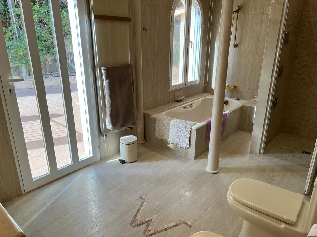  Chalet en venta directa con Plusvillas – C16301* – Villa con 5 dormitorios y 5 baños en Altea la Vella, (Costa Blanca), zona  