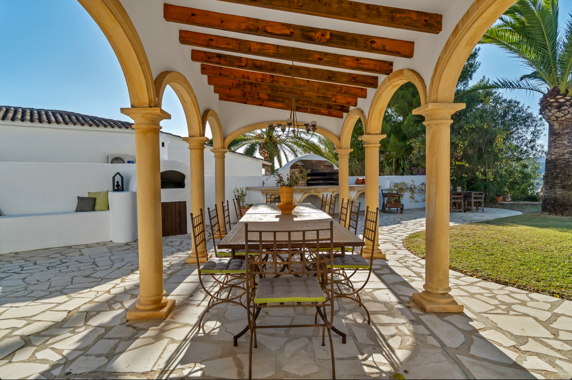  Chalet en venta directa con Plusvillas – C4149* – Villa con 5 dormitorios y 4 baños en Moraira, (Costa Blanca), zona Alcasar 