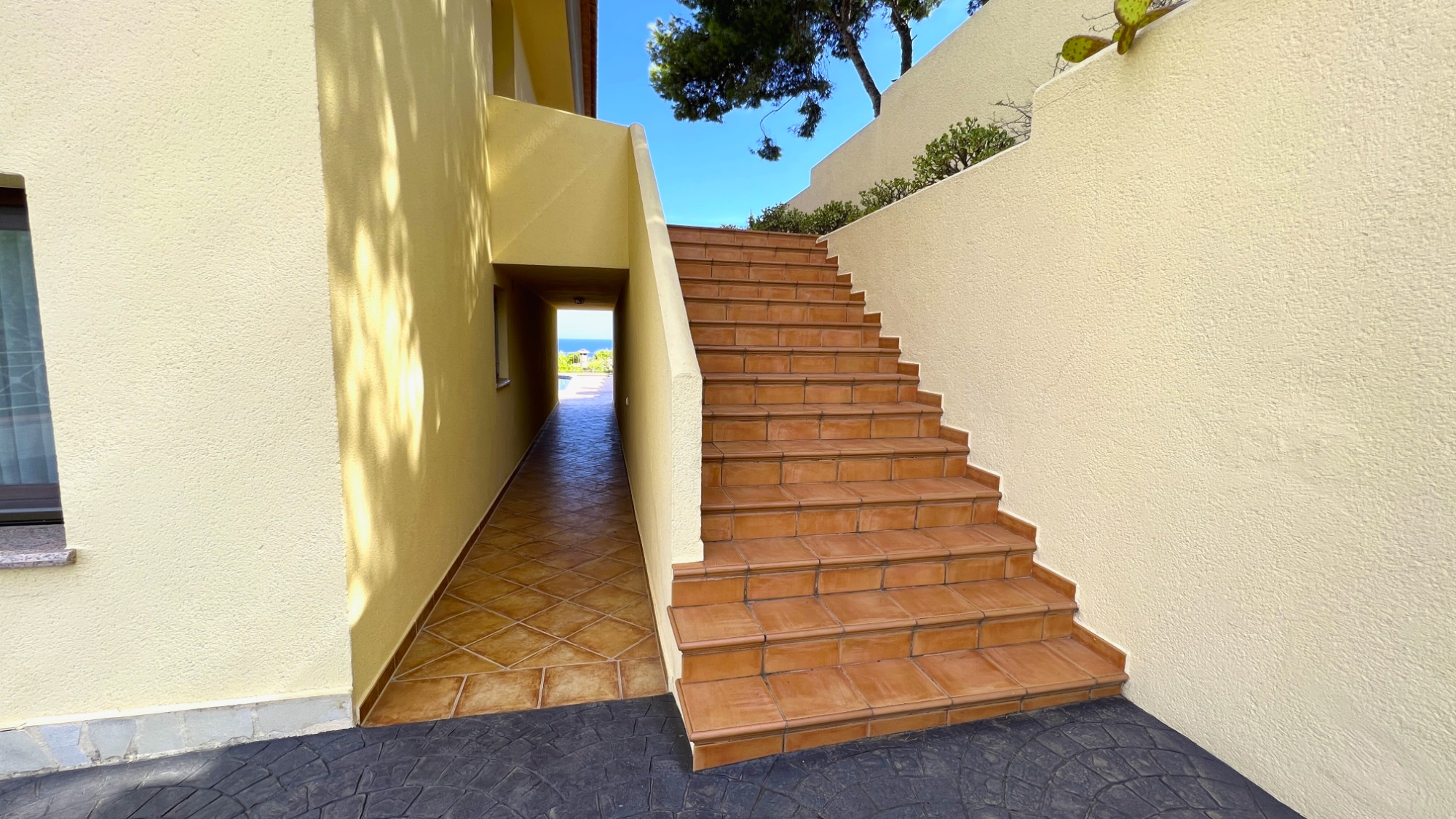  Chalet en venta directa con Plusvillas – C4166* – Villa con 6 dormitorios y 4 baños en Benissa Costa, (Costa Blanca), zona Baladrar 