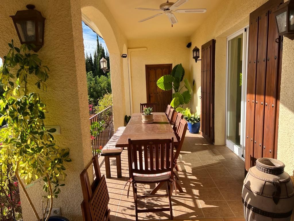  Chalet en venta directa con Plusvillas – C16301* – Villa con 5 dormitorios y 5 baños en Altea la Vella, (Costa Blanca), zona  