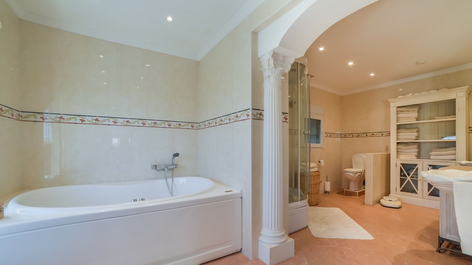  Chalet en venta directa con Plusvillas – C24017* – Villa con 2 dormitorios y 2 baños en Altea, (Costa Blanca), zona Pueblo 