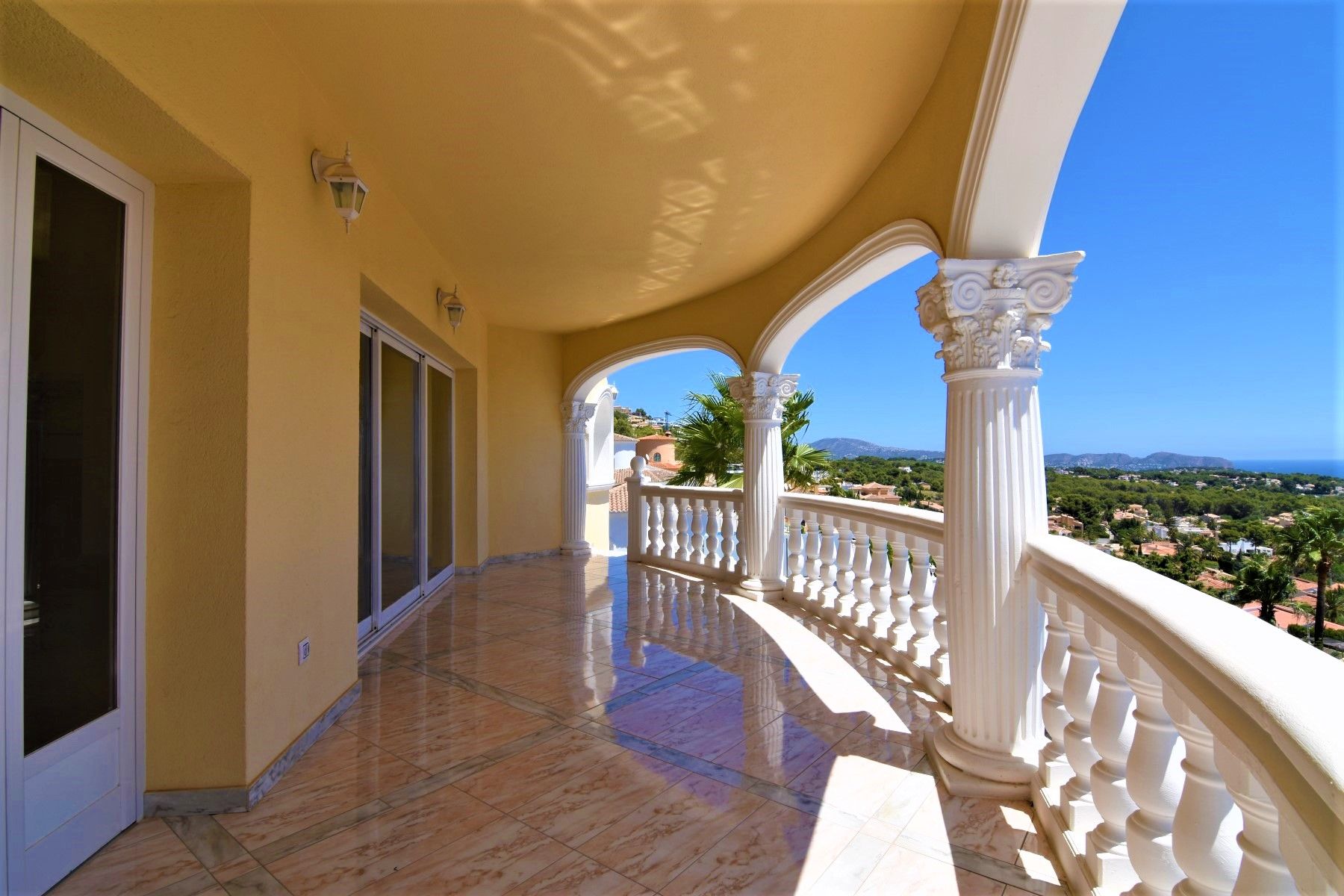  Chalet en venta directa con Plusvillas – C20008* – Villa con 4 dormitorios y 4 baños en Calpe, (Costa Blanca), zona Tosal de la Cometa 