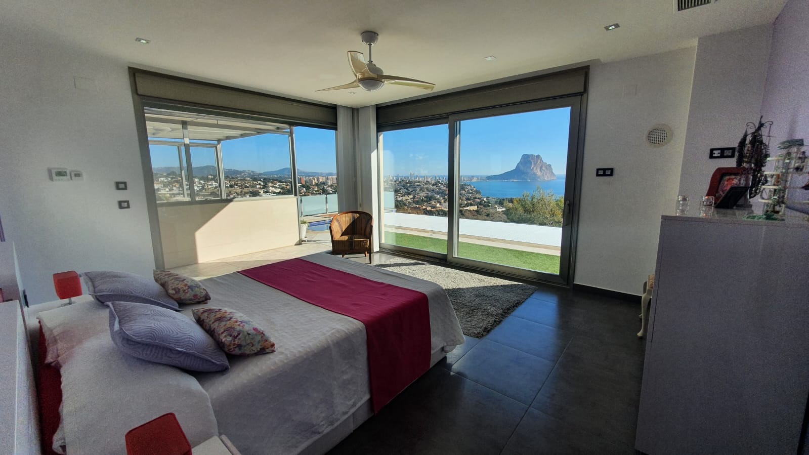 Chalet en venta directa con Plusvillas – C23077* – Villa con 5 dormitorios y 8 baños en Calpe, (Costa Blanca), zona Maryvilla 