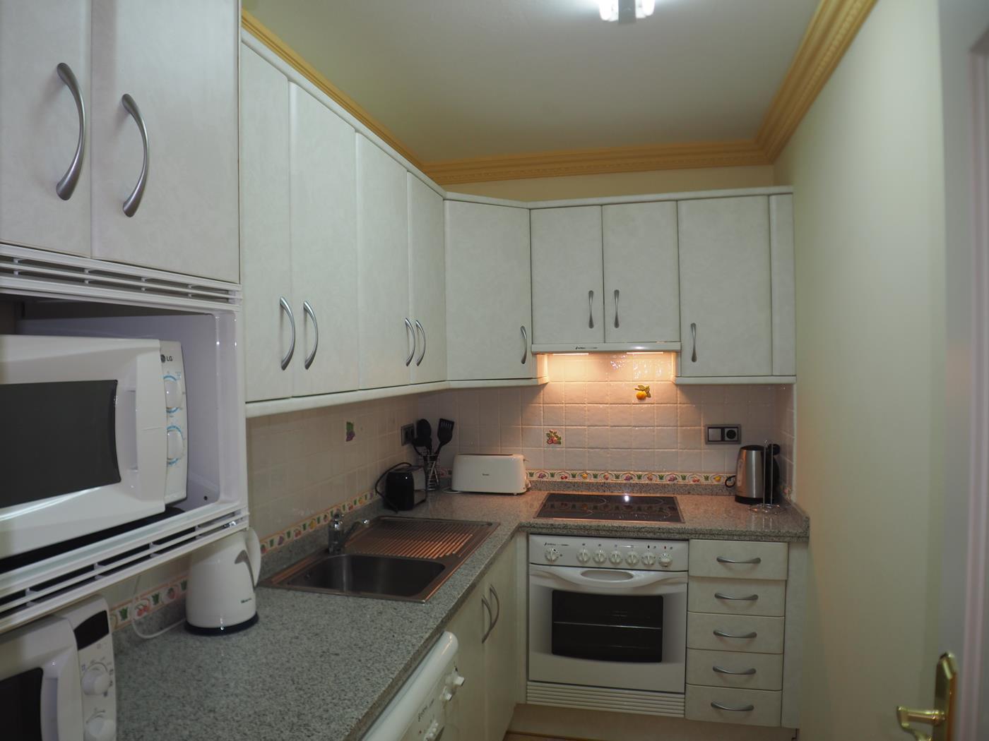  Chalet en venta directa con Plusvillas – C19015* – Villa con 4 dormitorios y 3 baños en Moraira-Teulada, (Costa Blanca), zona Benimeit 