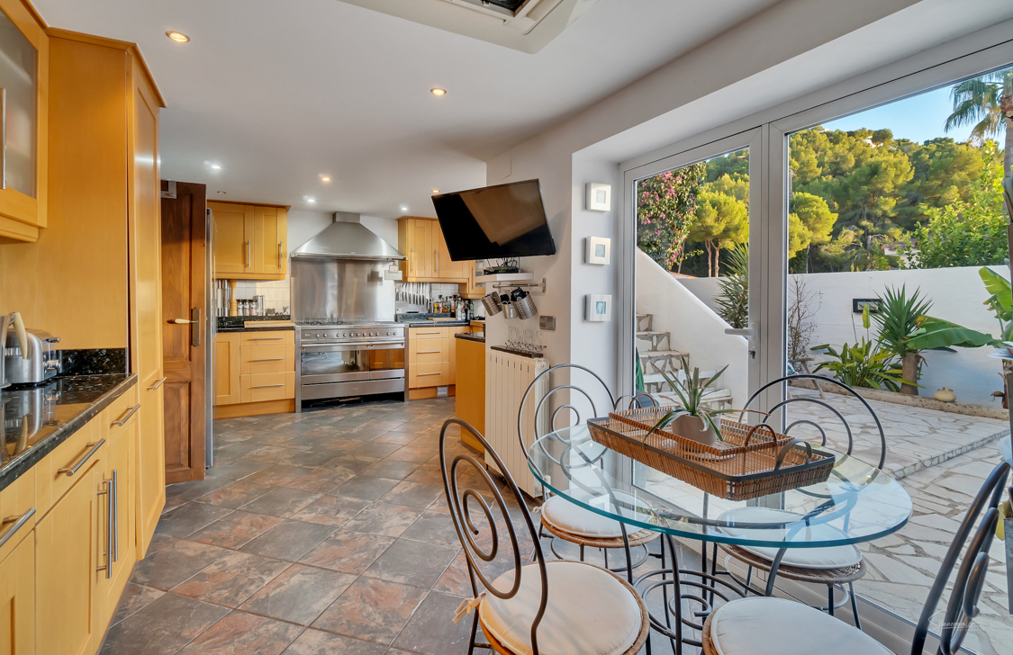  Chalet en venta directa con Plusvillas – C4149* – Villa con 5 dormitorios y 4 baños en Moraira, (Costa Blanca), zona Alcasar 