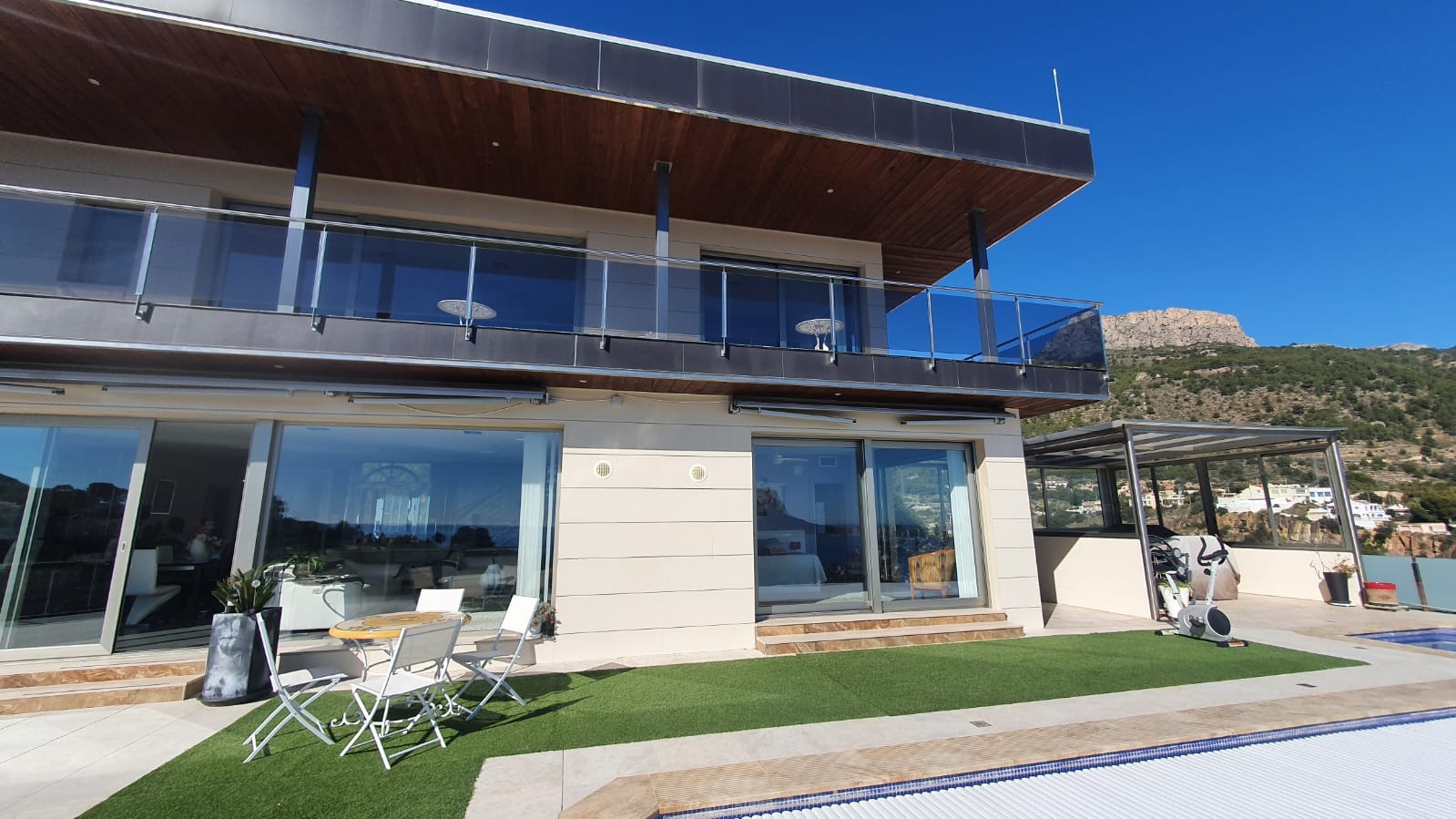  Chalet en venta directa con Plusvillas – C23077* – Villa con 5 dormitorios y 8 baños en Calpe, (Costa Blanca), zona Maryvilla 