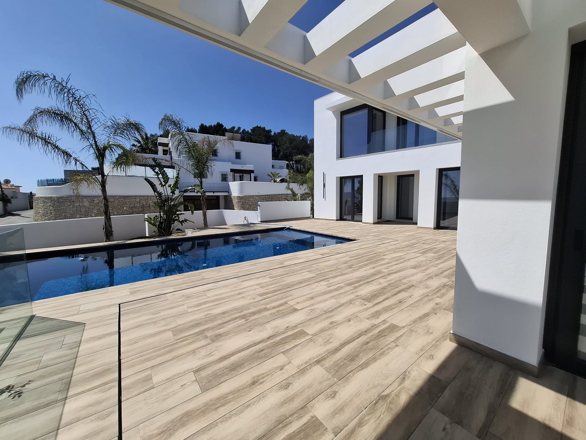  Villa en venta directa con Plusvillas- C47*-Villa de nueva construcción con 4 dormitorios y vistas al mar en Moraira (Costa Blanca) 