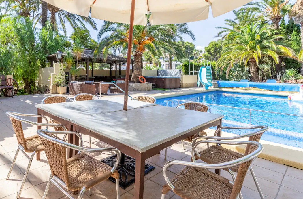  Chalet en venta directa con Plusvillas – C4136* – Villa con 10 dormitorios y 5 baños en Moraira, (Costa Blanca), zona Moraira 