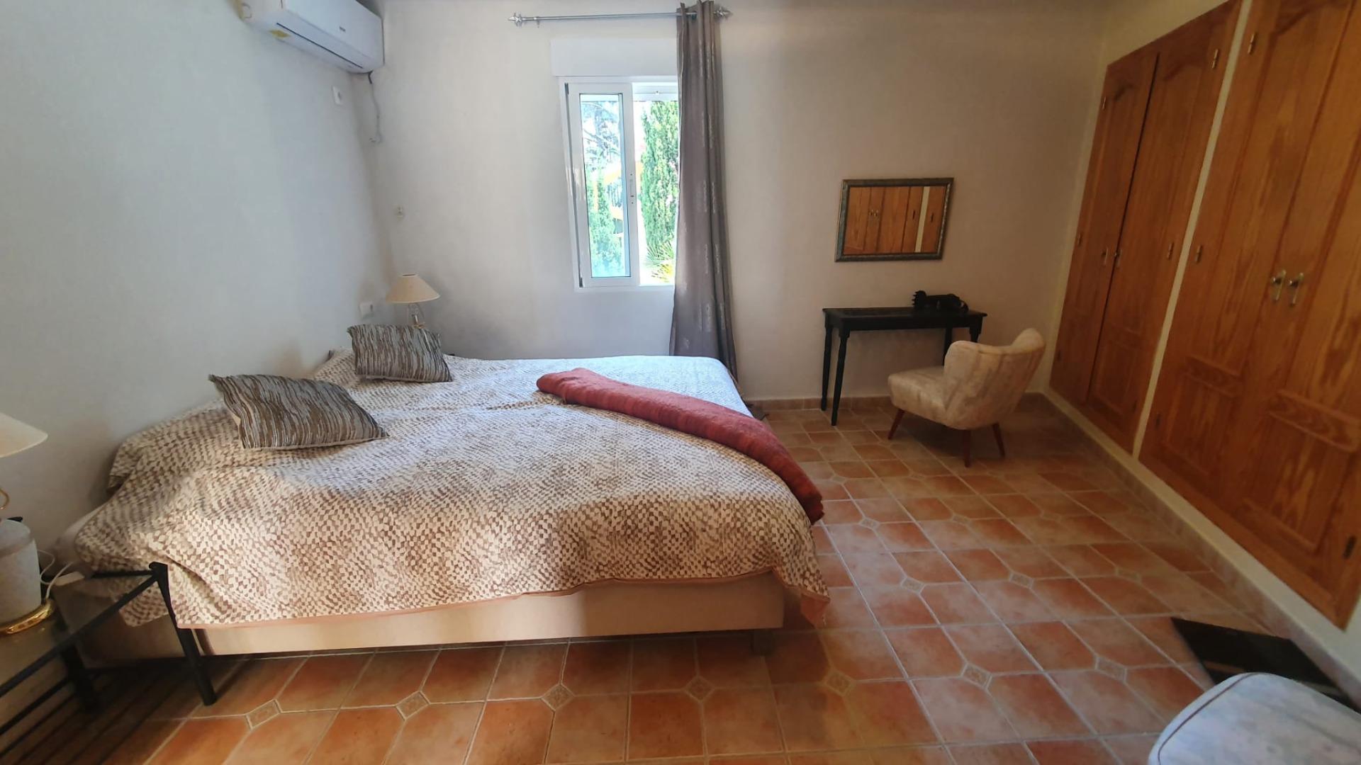  Chalet en venta directa con Plusvillas – C23100* – Villa con 8 dormitorios y 8 baños en Calpe, (Costa Blanca), zona Maryvilla 