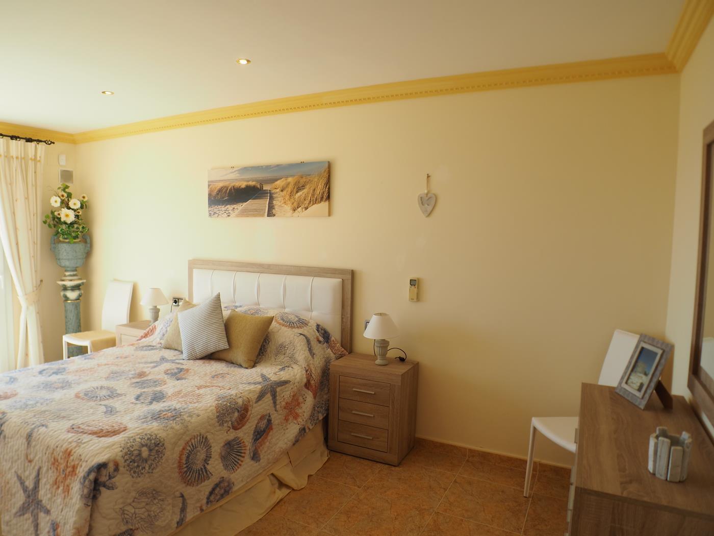  Chalet en venta directa con Plusvillas – C19015* – Villa con 4 dormitorios y 3 baños en Moraira-Teulada, (Costa Blanca), zona Benimeit 