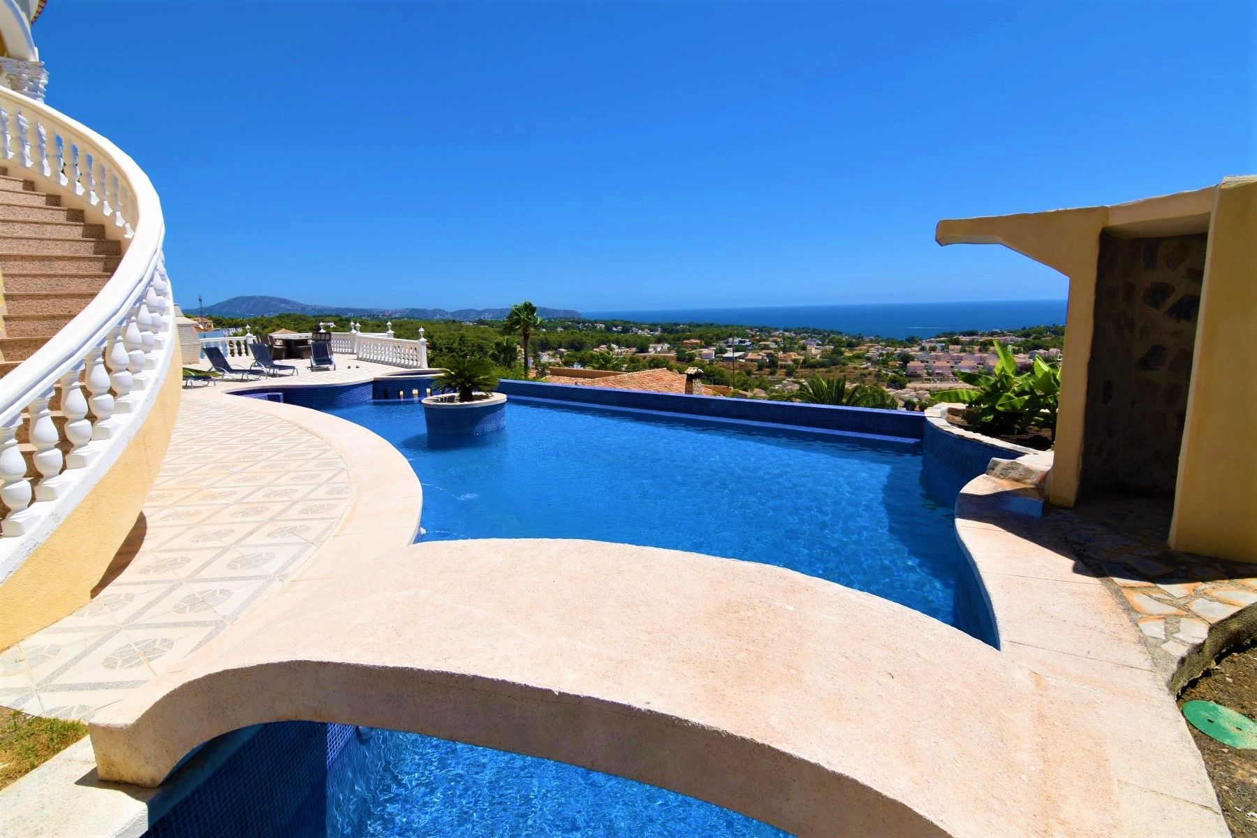  Chalet en venta directa con Plusvillas – C20008* – Villa con 4 dormitorios y 4 baños en Calpe, (Costa Blanca), zona Tosal de la Cometa 