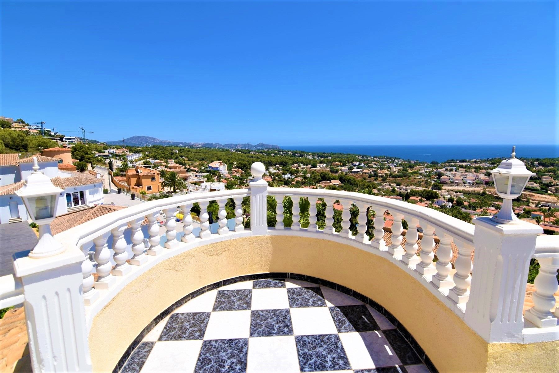  Chalet en venta directa con Plusvillas – C20008* – Villa con 4 dormitorios y 4 baños en Calpe, (Costa Blanca), zona Tosal de la Cometa 