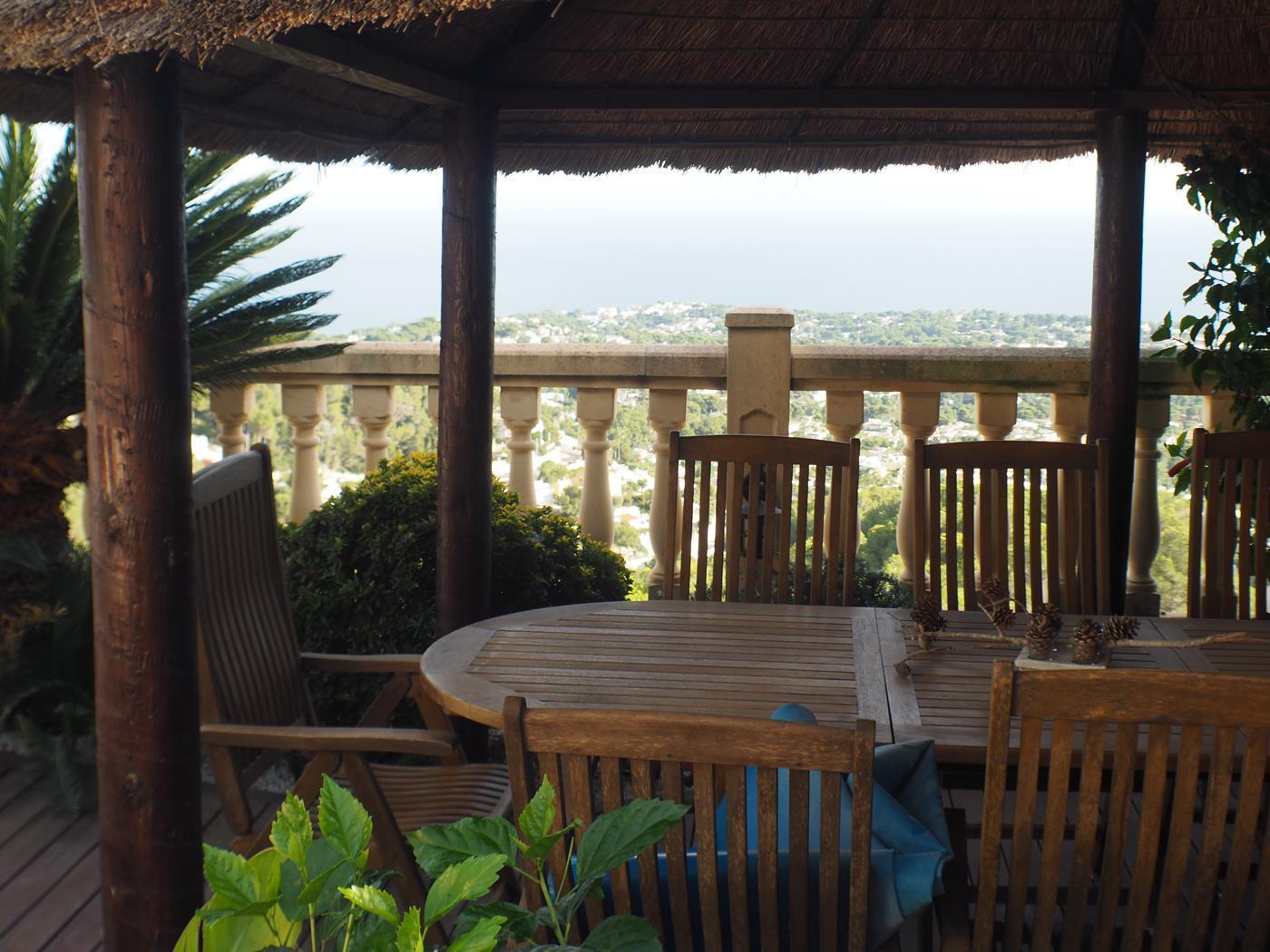  Chalet en venta directa con Plusvillas – C19015* – Villa con 4 dormitorios y 3 baños en Moraira-Teulada, (Costa Blanca), zona Benimeit 