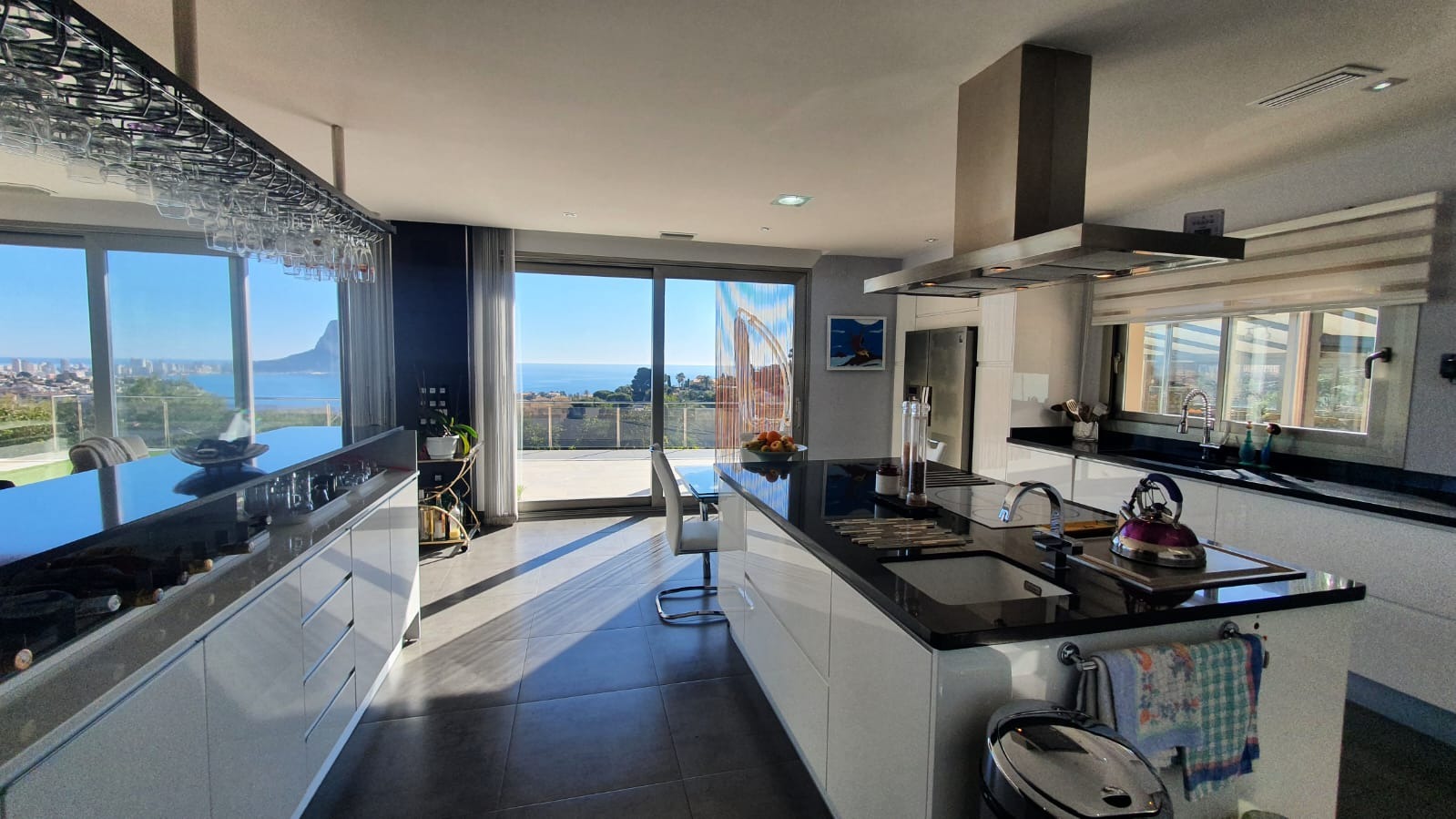  Chalet en venta directa con Plusvillas – C23077* – Villa con 5 dormitorios y 8 baños en Calpe, (Costa Blanca), zona Maryvilla 