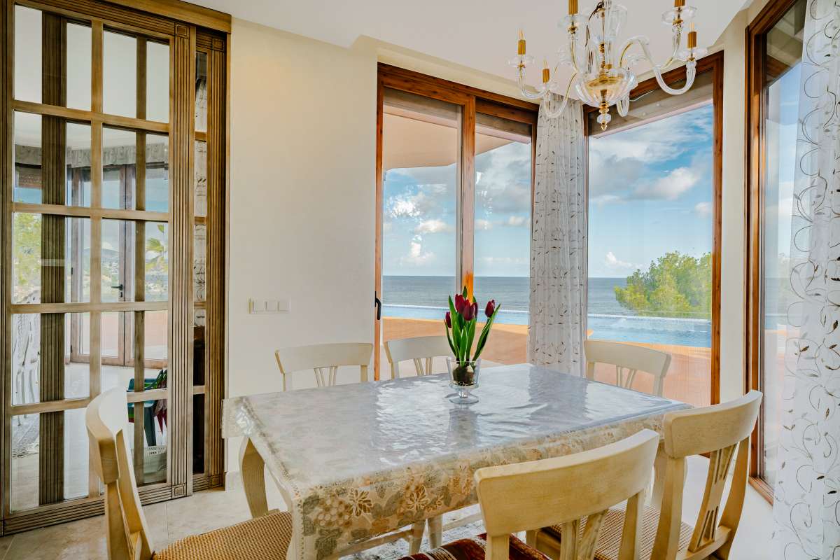  Chalet en venta directa con Plusvillas – C22035* – Villa con 5 dormitorios y 5 baños en Calpe, (Costa Blanca), zona Calpe 