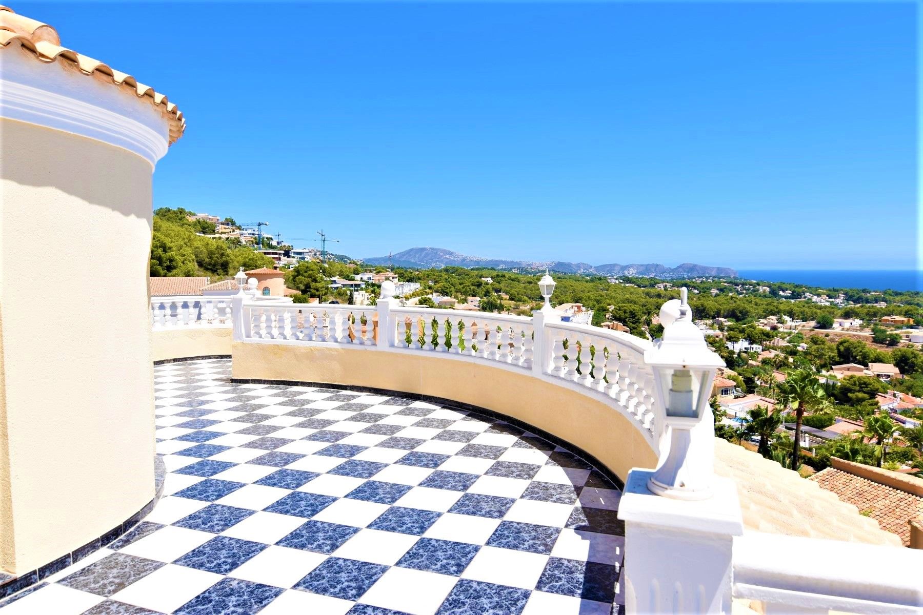  Chalet en venta directa con Plusvillas – C20008* – Villa con 4 dormitorios y 4 baños en Calpe, (Costa Blanca), zona Tosal de la Cometa 