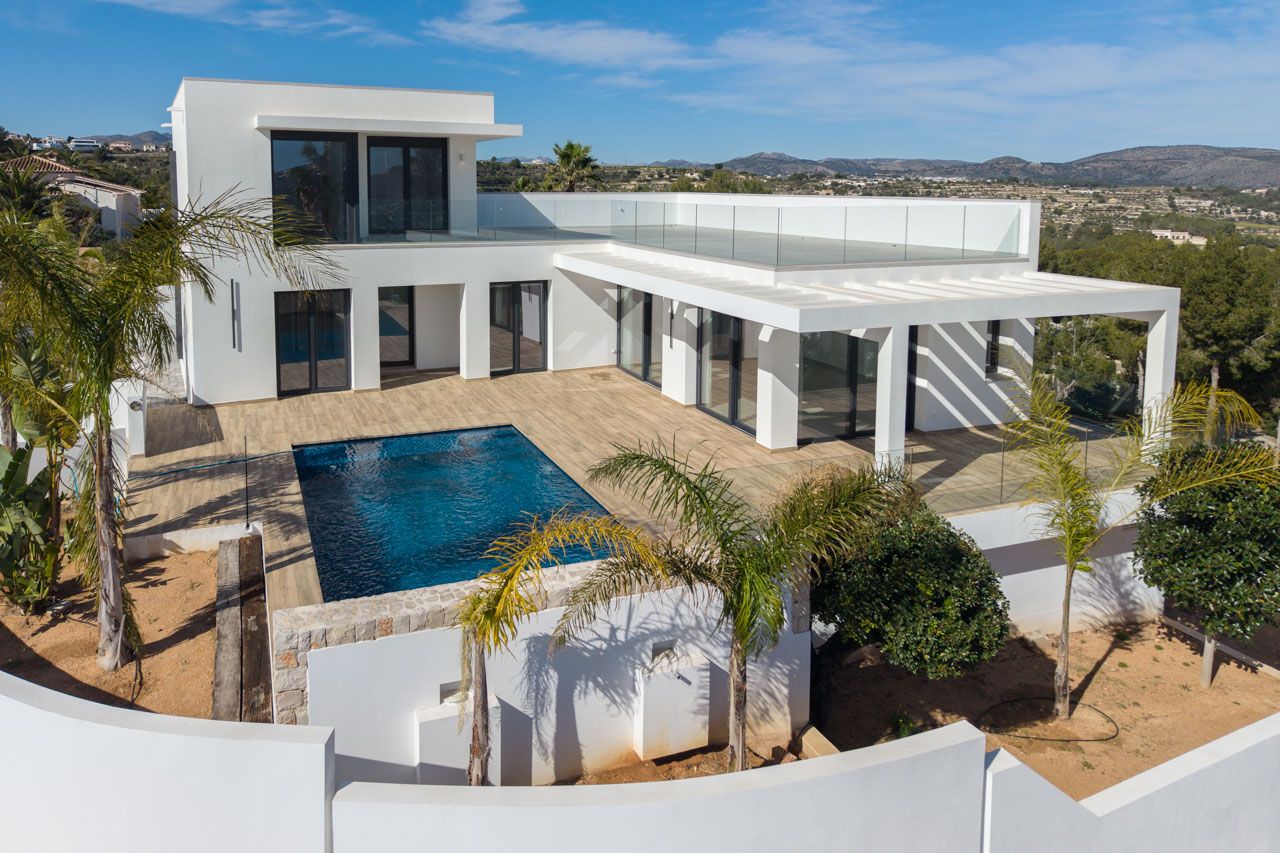 Villa en vente directe avec Plusvillas- C47*-Villa neuve avec 4 chambres et vue sur la mer à Moraira (Costa Blanca) 