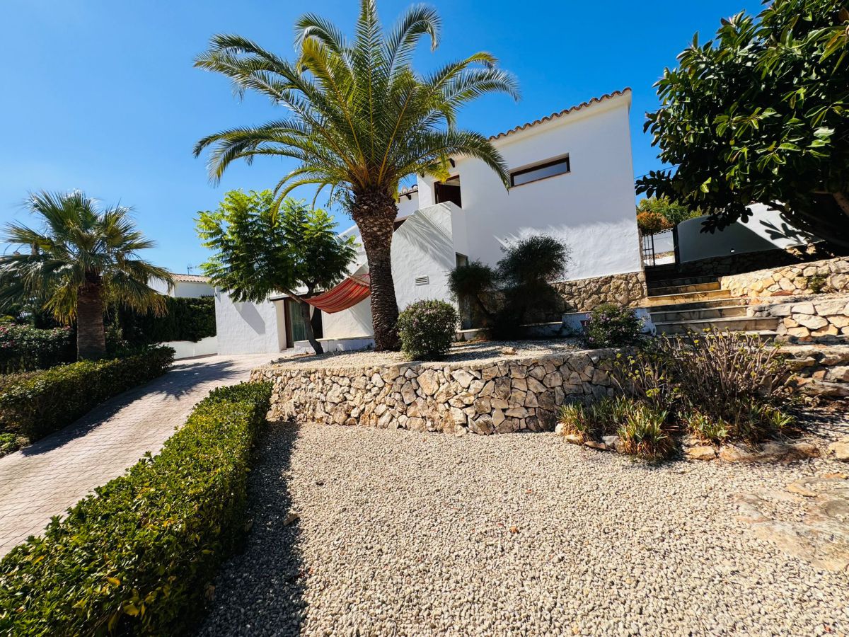  Chalet en venta directa con Plusvillas – C38019* – Villa con 3 dormitorios y 2 baños en Benissa, (Costa Blanca), zona La Fustera 