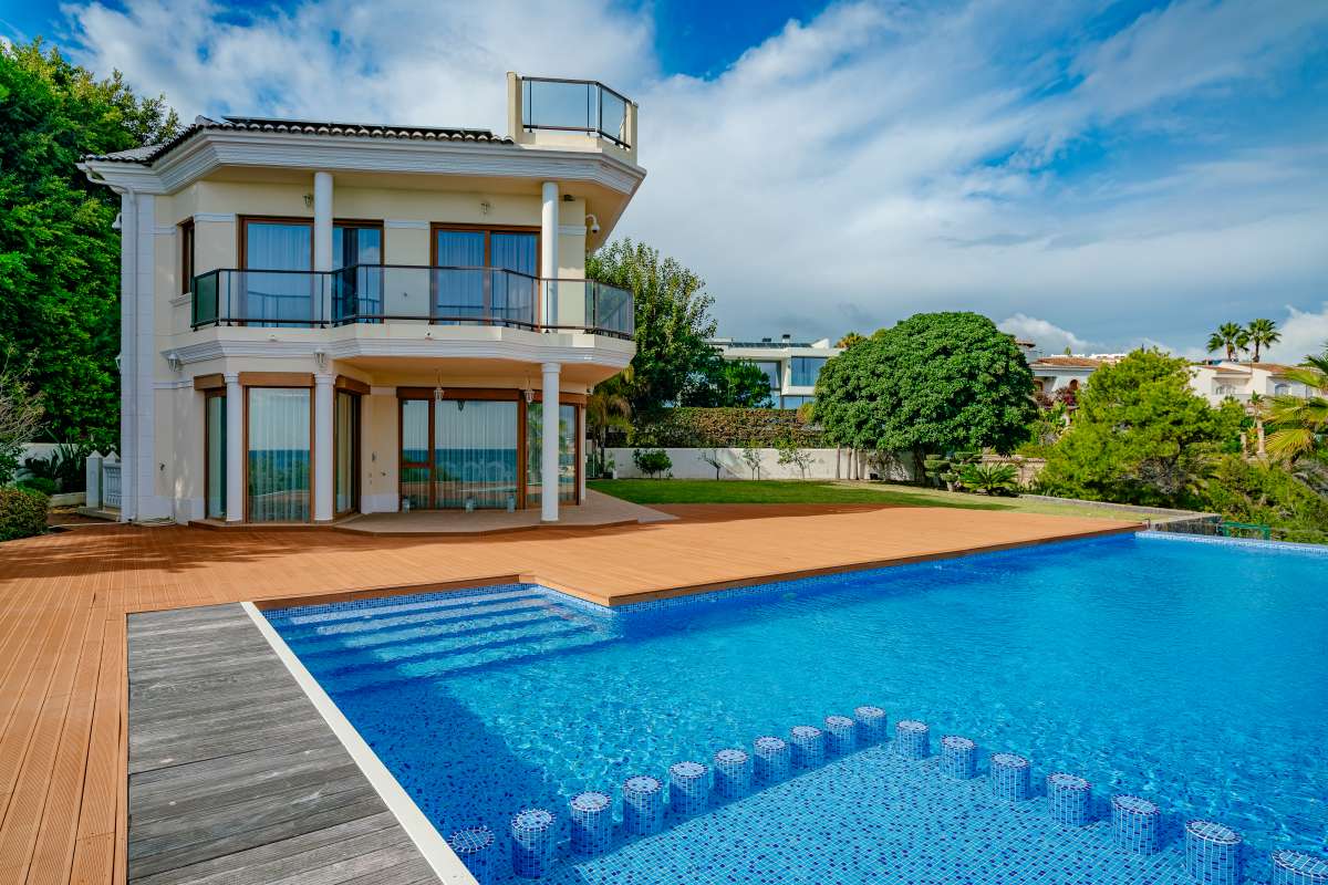  Chalet en venta directa con Plusvillas – C22035* – Villa con 5 dormitorios y 5 baños en Calpe, (Costa Blanca), zona Calpe 