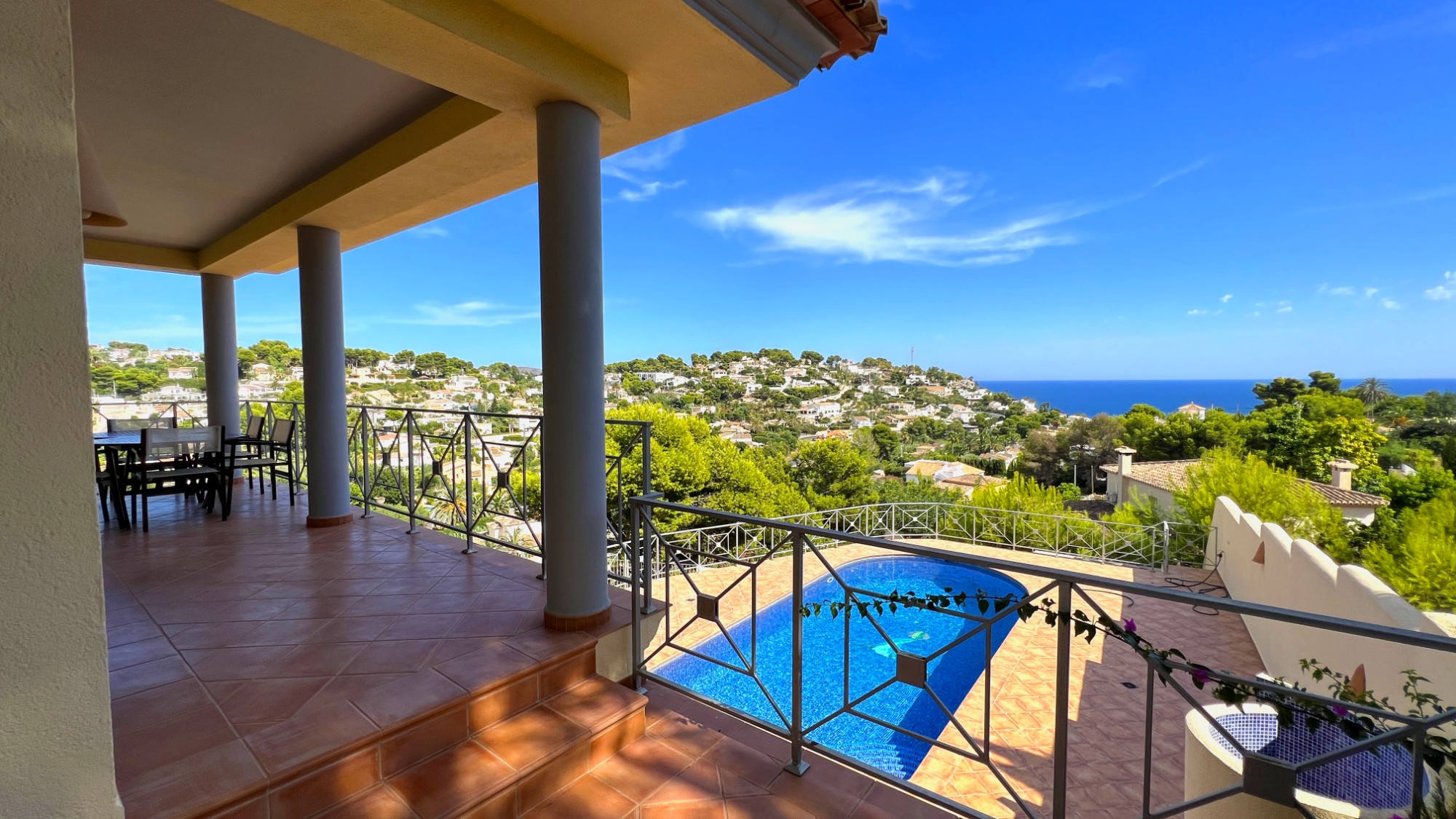  Chalet en venta directa con Plusvillas – C4166* – Villa con 6 dormitorios y 4 baños en Benissa Costa, (Costa Blanca), zona Baladrar 