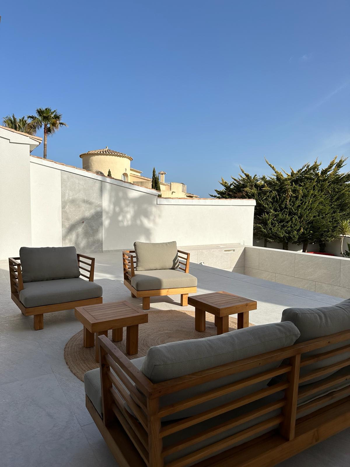  Chalet en venta con plusvillas -C121- Villas de 5 dormitorios en la Cumbre del sol con bonitas vistas al mar (Costa Blanca) 