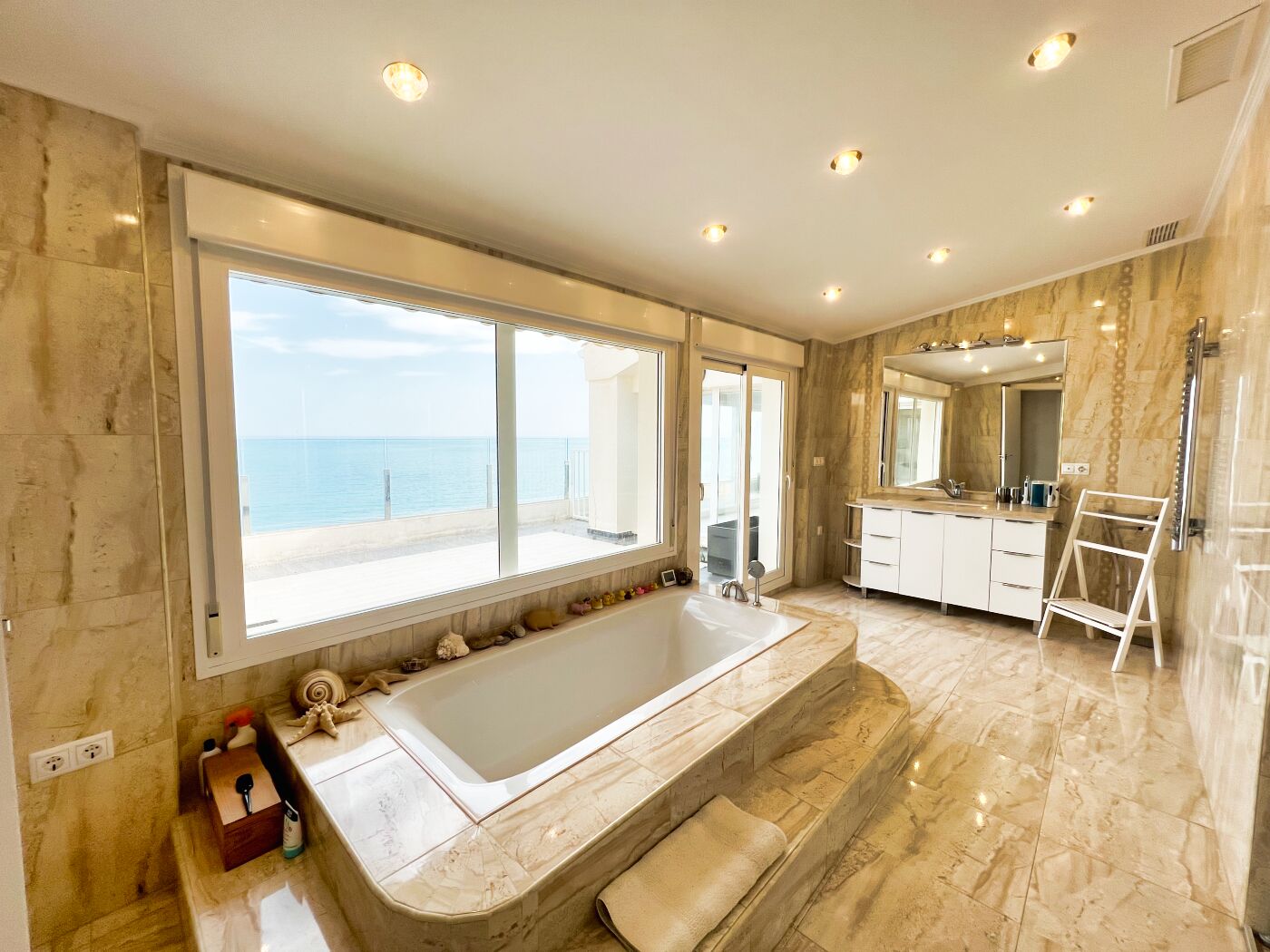  Chalet en venta directa con Plusvillas – C13035* – Villa con 4 dormitorios y 4 baños en Altea, (Costa Blanca), zona Mascarat 