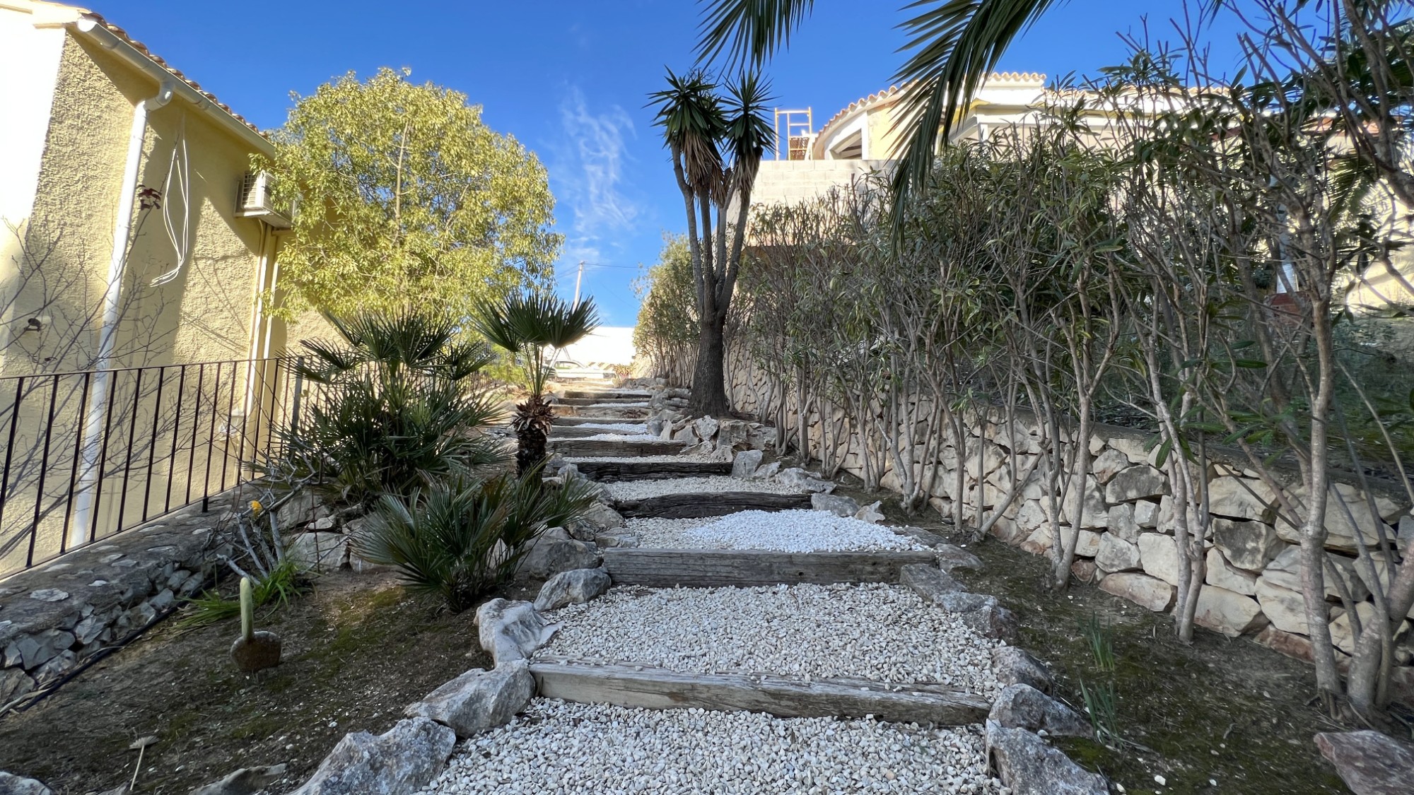  Chalet en venta directa con Plusvillas – C4103* – Villa con 6 dormitorios y 4 baños en Benissa Costa, (Costa Blanca), zona San Jaime 