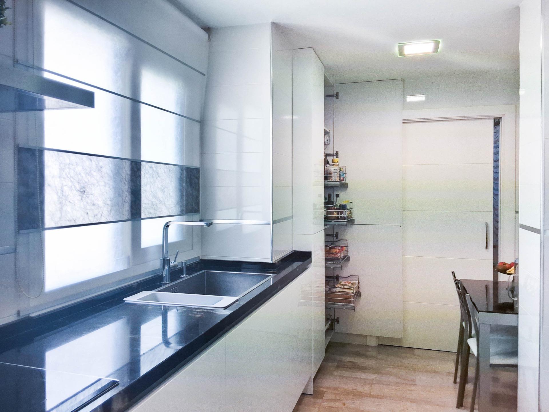  Apartamento en venta directa con Plusvillas – A17540* – Bonito apartamento de 2 dormitorios y 2 baños., (Costa Blanca), zona Benidorm 