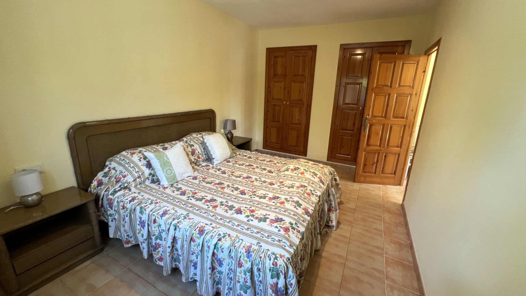  Chalet en venta directa con Plusvillas – C4103* – Villa con 6 dormitorios y 4 baños en Benissa Costa, (Costa Blanca), zona San Jaime 