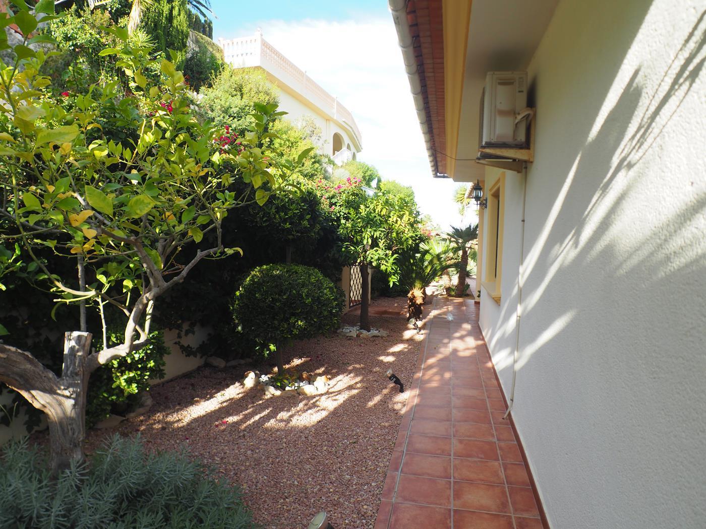  Chalet en venta directa con Plusvillas – C19015* – Villa con 4 dormitorios y 3 baños en Moraira-Teulada, (Costa Blanca), zona Benimeit 