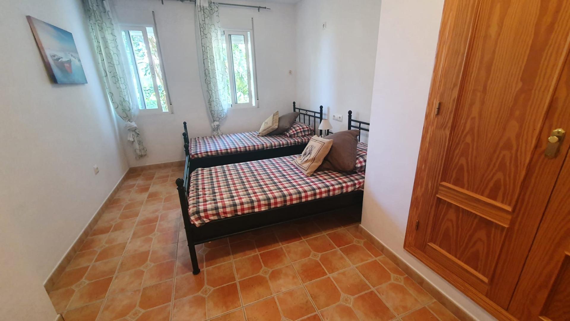  Chalet en venta directa con Plusvillas – C23100* – Villa con 8 dormitorios y 8 baños en Calpe, (Costa Blanca), zona Maryvilla 