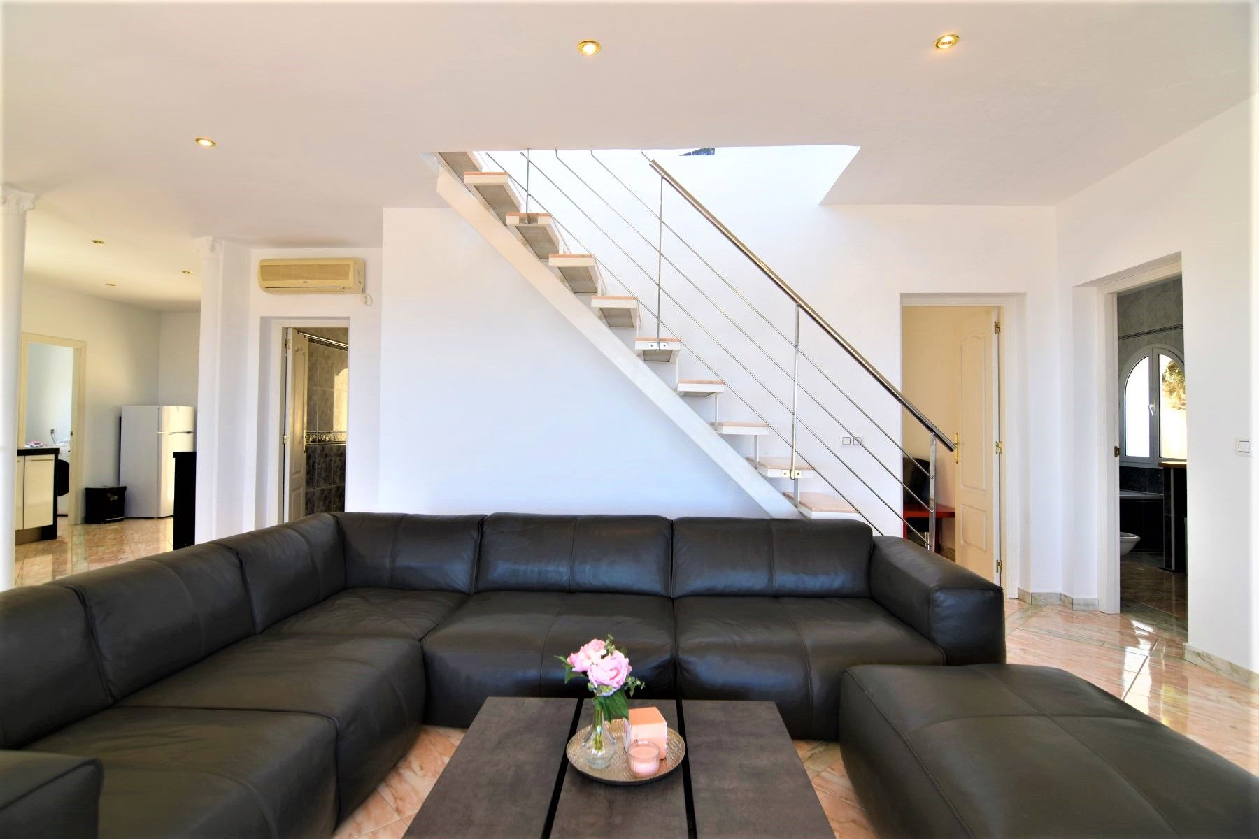  Chalet en venta directa con Plusvillas – C20008* – Villa con 4 dormitorios y 4 baños en Calpe, (Costa Blanca), zona Tosal de la Cometa 