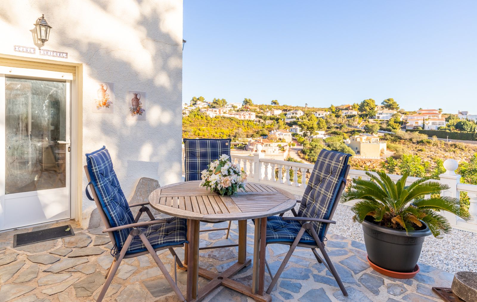  Chalet en venta directa con Plusvillas – C27022* – Villa con 4 dormitorios y 3 baños en Benitachell, (Costa Blanca), zona Cumbre del Sol 