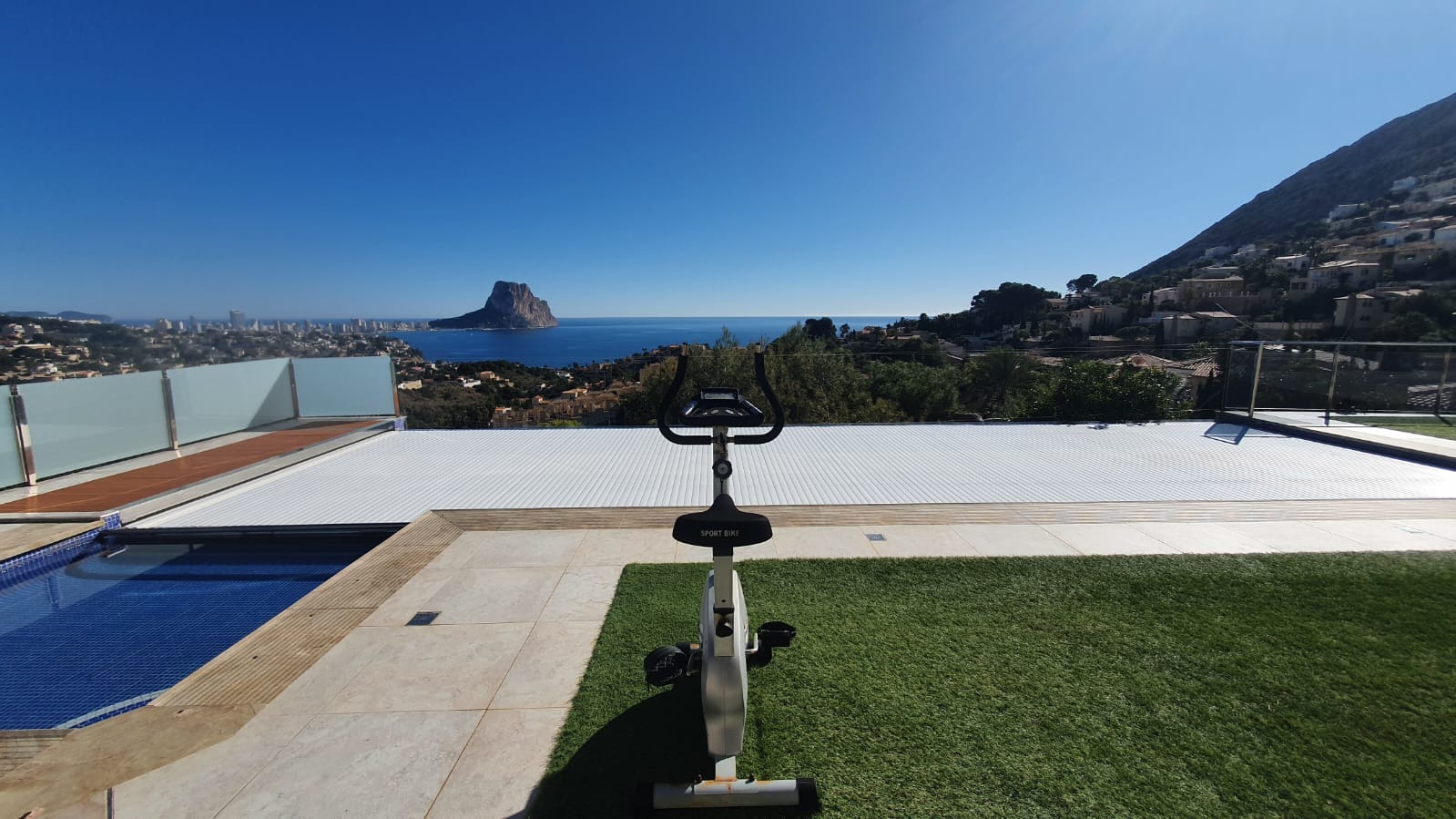  Chalet en venta directa con Plusvillas – C23077* – Villa con 5 dormitorios y 8 baños en Calpe, (Costa Blanca), zona Maryvilla 