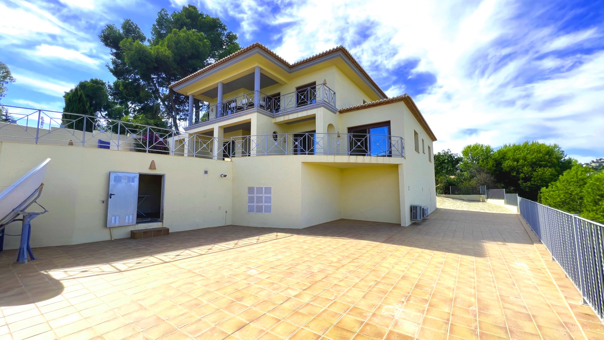  Chalet en venta directa con Plusvillas – C4166* – Villa con 6 dormitorios y 4 baños en Benissa Costa, (Costa Blanca), zona Baladrar 